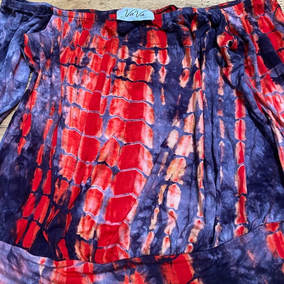 Va va by joy Han top. Size large top. Very attractive. Red/ navy. Size large. - Picture 2 of 4